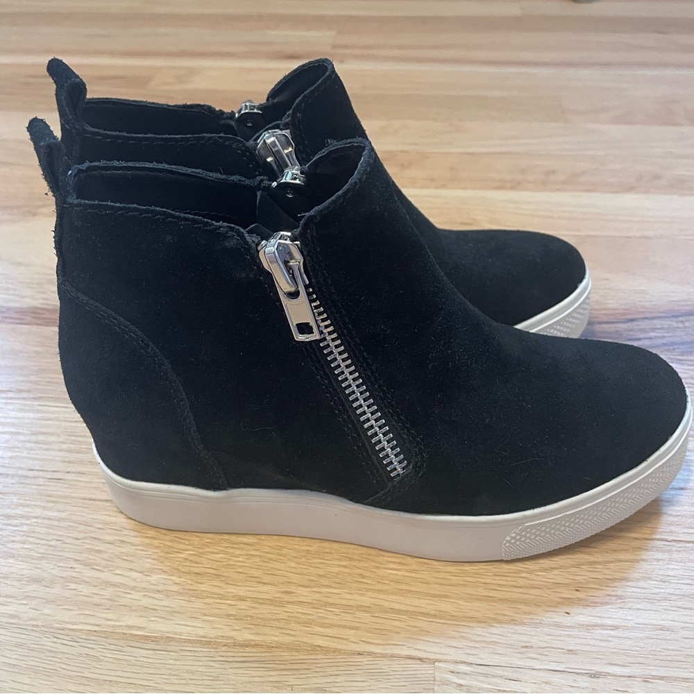 Steve Madden Black Suede Sneaker Wedges Size 7